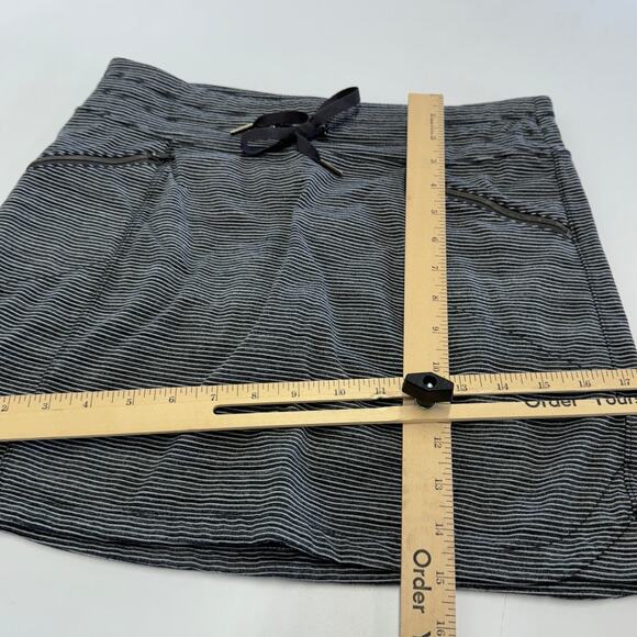 Athleta Skirt Womens Small Grey Striped‎ Modern Metro Tennis Athletic - Picture 6 of 7